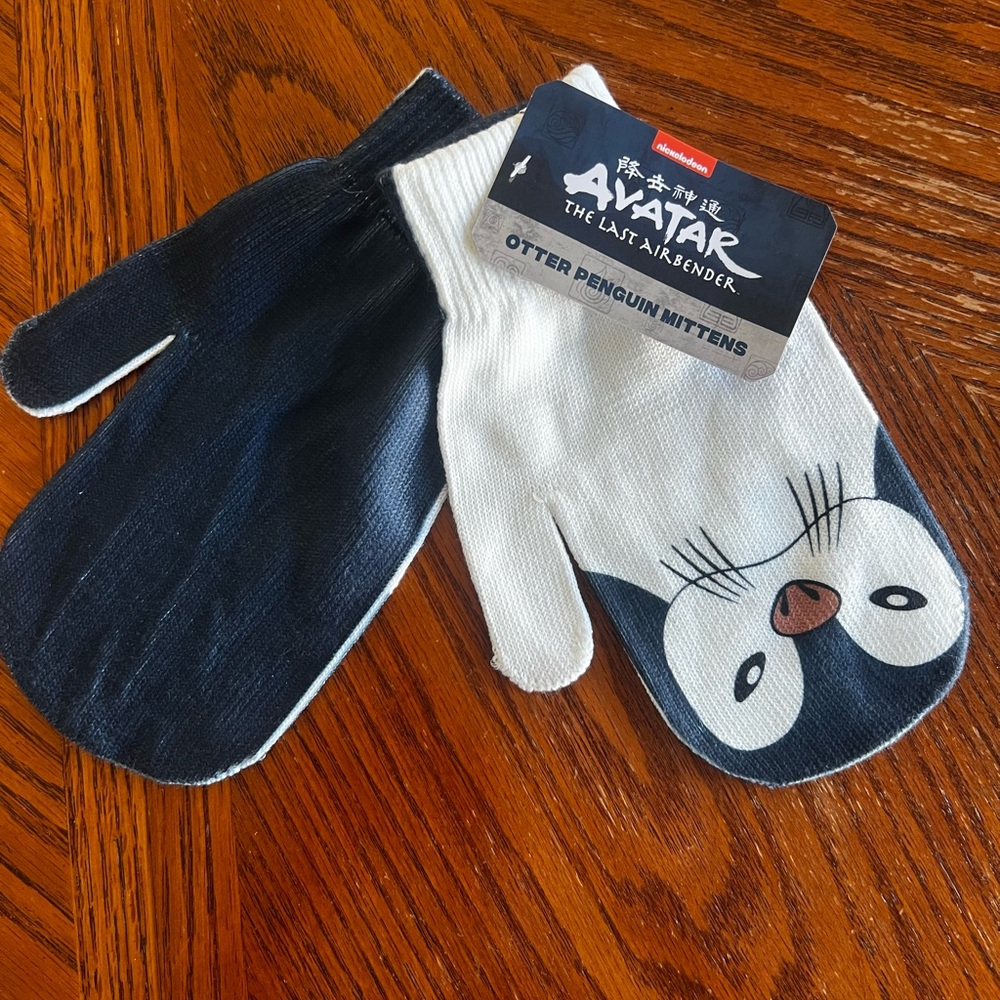Culturefly Nick Box Exclusive Avatar Last Airbender Otter Penguin Mittens NEW